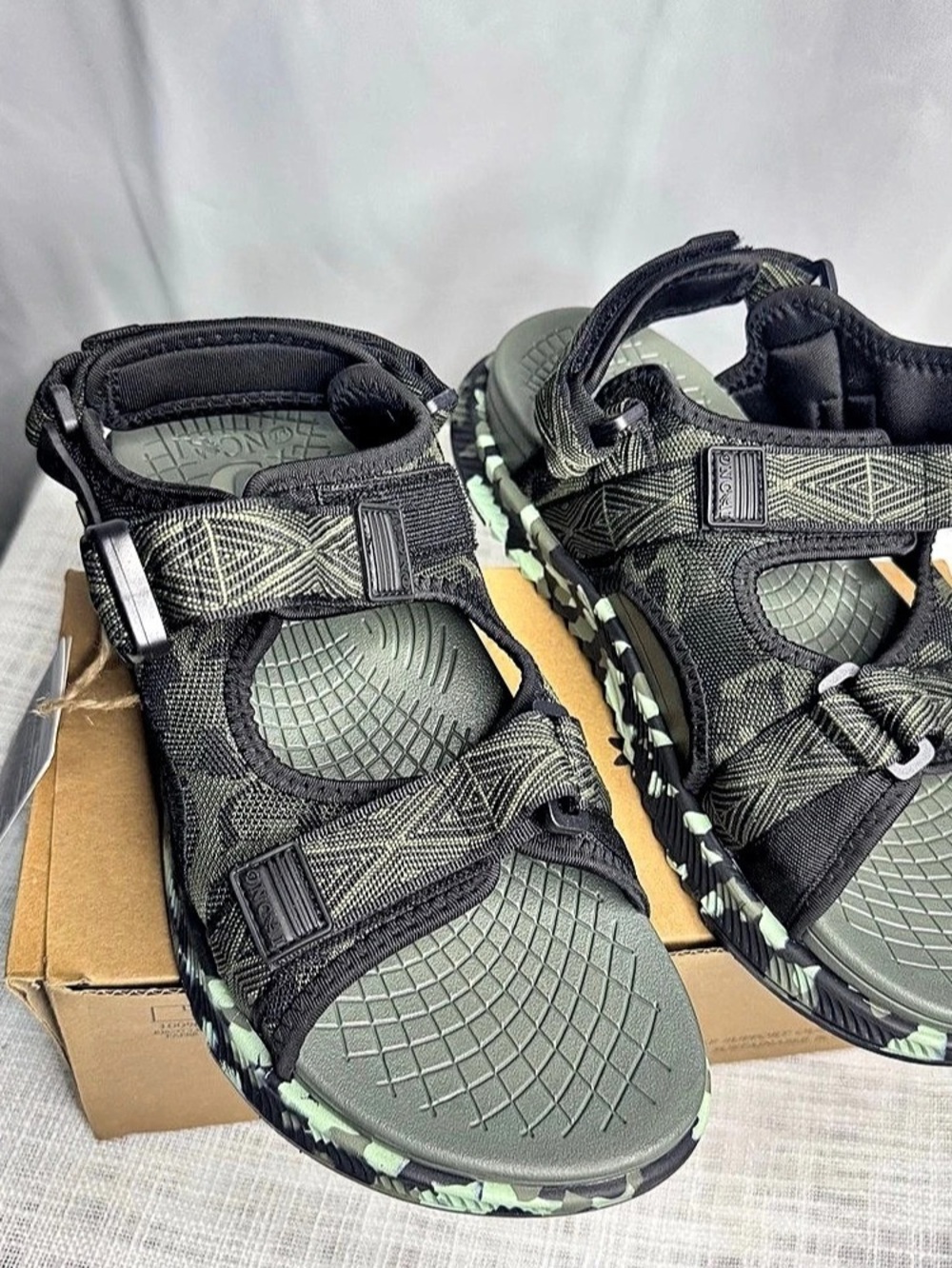 ONCAI Men's Hiking Sandals Arch Support Orthopedic Walking Sandals Black & Green